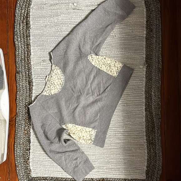 Free People cropped 3/4 sleeves gray with lace detail great condition size M - Picture 3 of 3